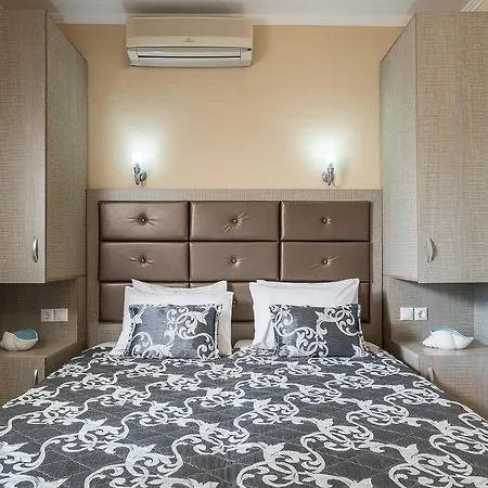 House Kostas On The Aparthotel *