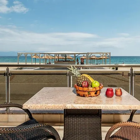 House Kostas On The شقة فندقية